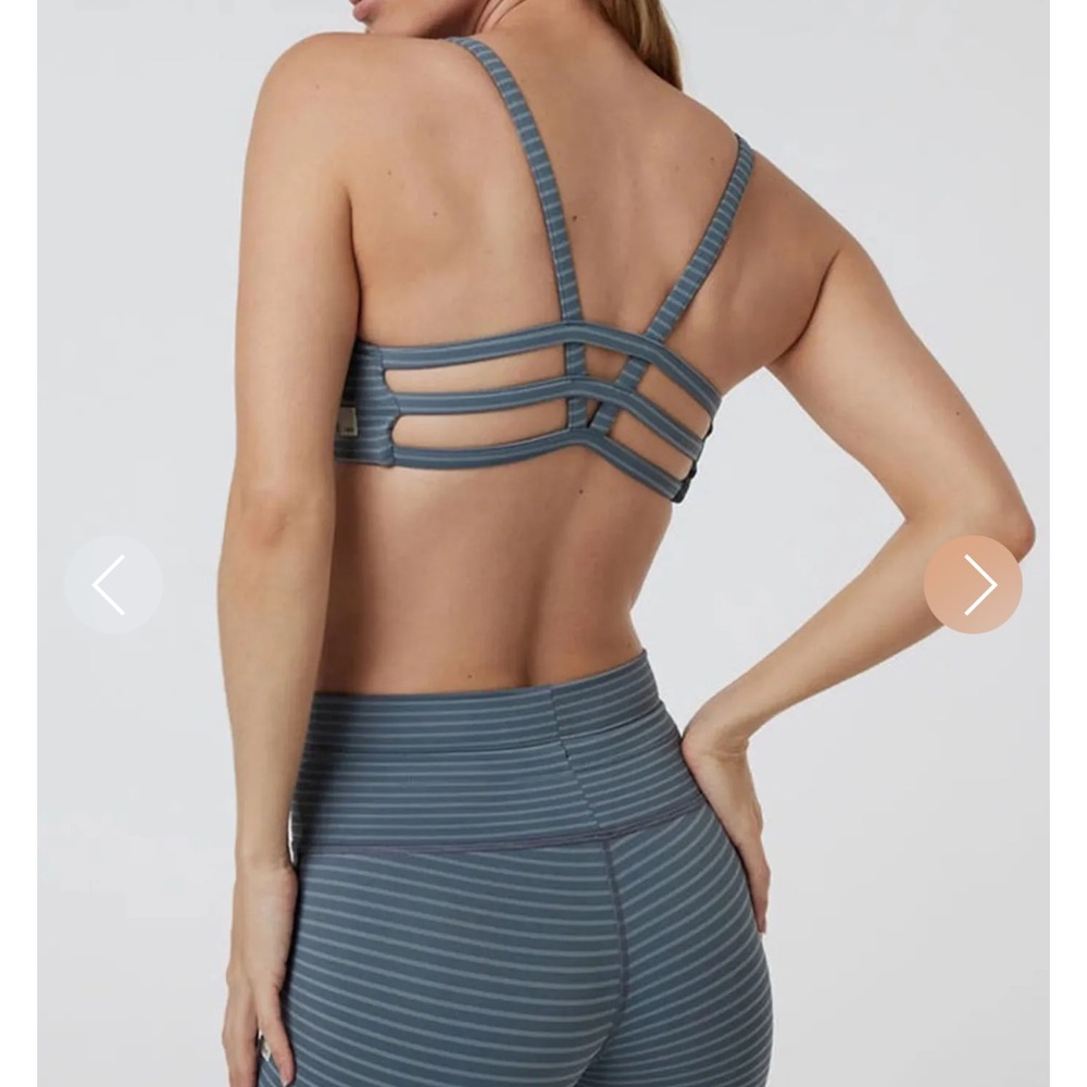 New Vuori Women’s Stripe Yosemite Bra Smoke Blue Stripe XS VW1074 - Picture 7 of 8